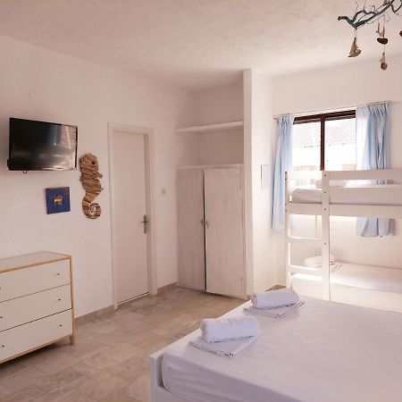 ניי פורי Brunis Apartments מראה חיצוני תמונה