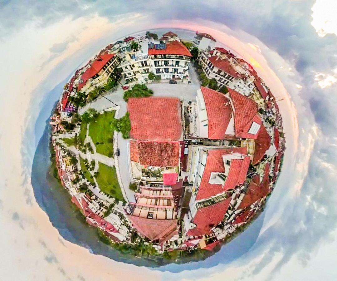 ניי פורי Brunis Apartments מראה חיצוני תמונה