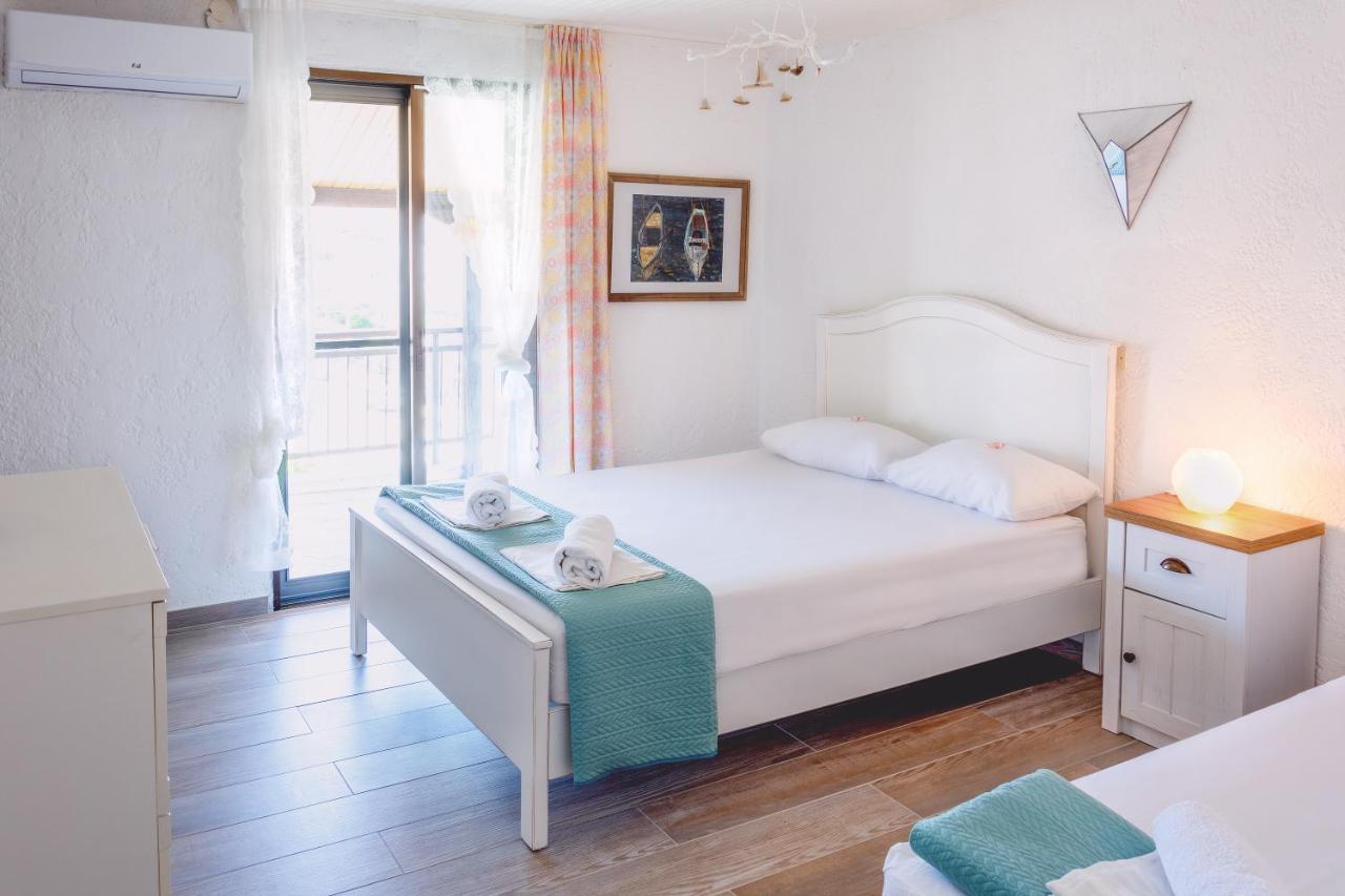 ניי פורי Brunis Apartments מראה חיצוני תמונה