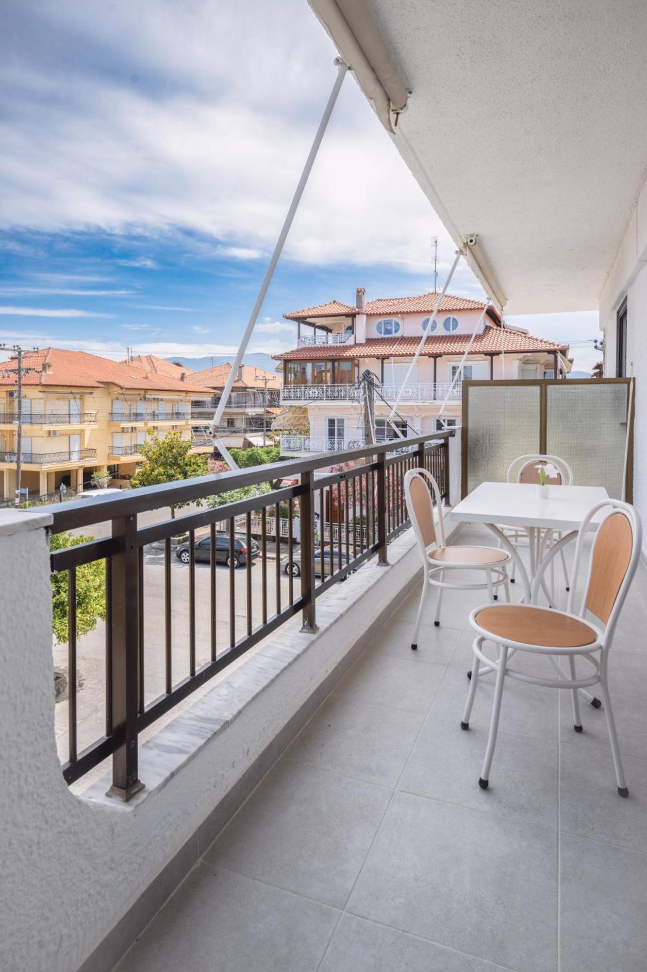 ניי פורי Brunis Apartments מראה חיצוני תמונה