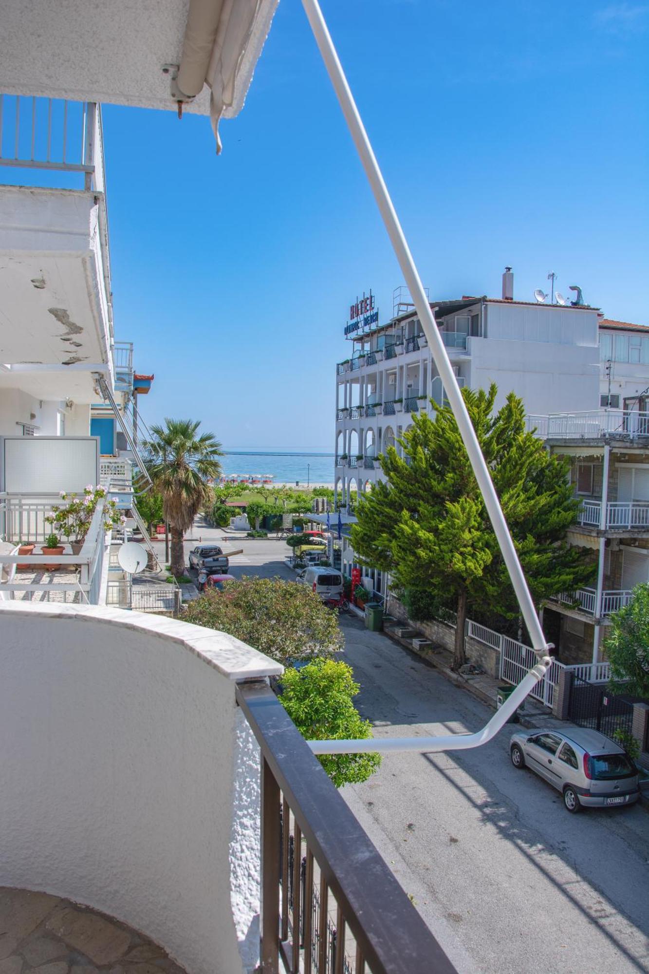 ניי פורי Brunis Apartments מראה חיצוני תמונה
