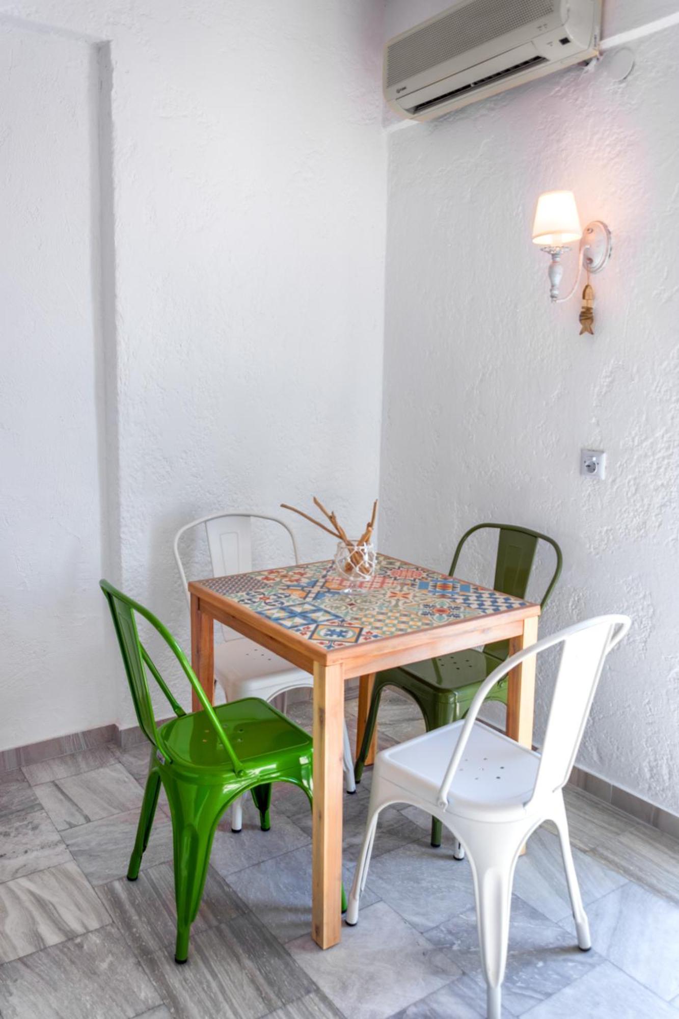 ניי פורי Brunis Apartments מראה חיצוני תמונה