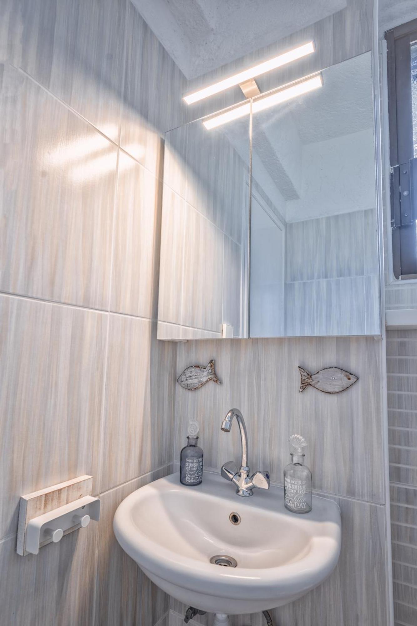 ניי פורי Brunis Apartments מראה חיצוני תמונה